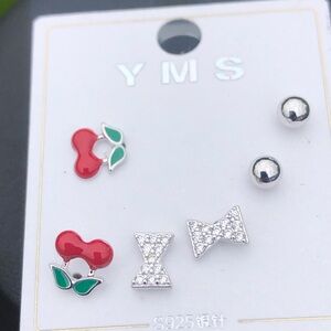 NWOT fashion stud earrings